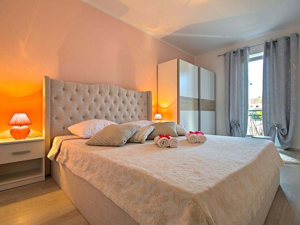 Charming Beachfront Holiday Home In Πόρετς Εξωτερικό φωτογραφία