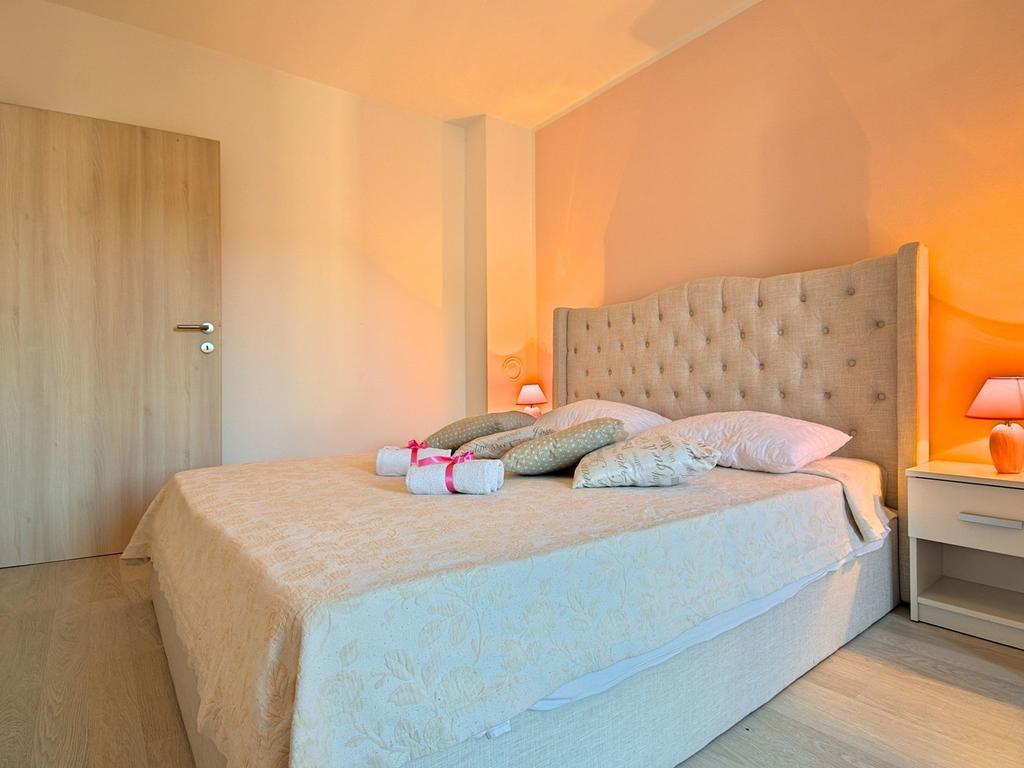 Charming Beachfront Holiday Home In Πόρετς Εξωτερικό φωτογραφία