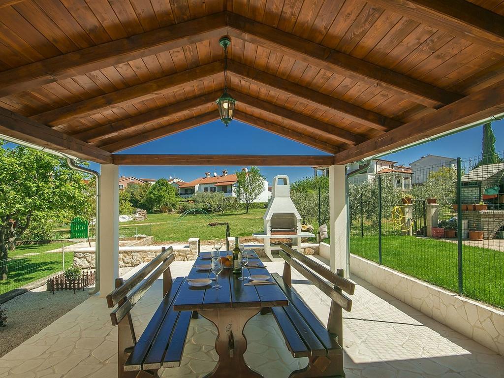Charming Beachfront Holiday Home In Πόρετς Δωμάτιο φωτογραφία