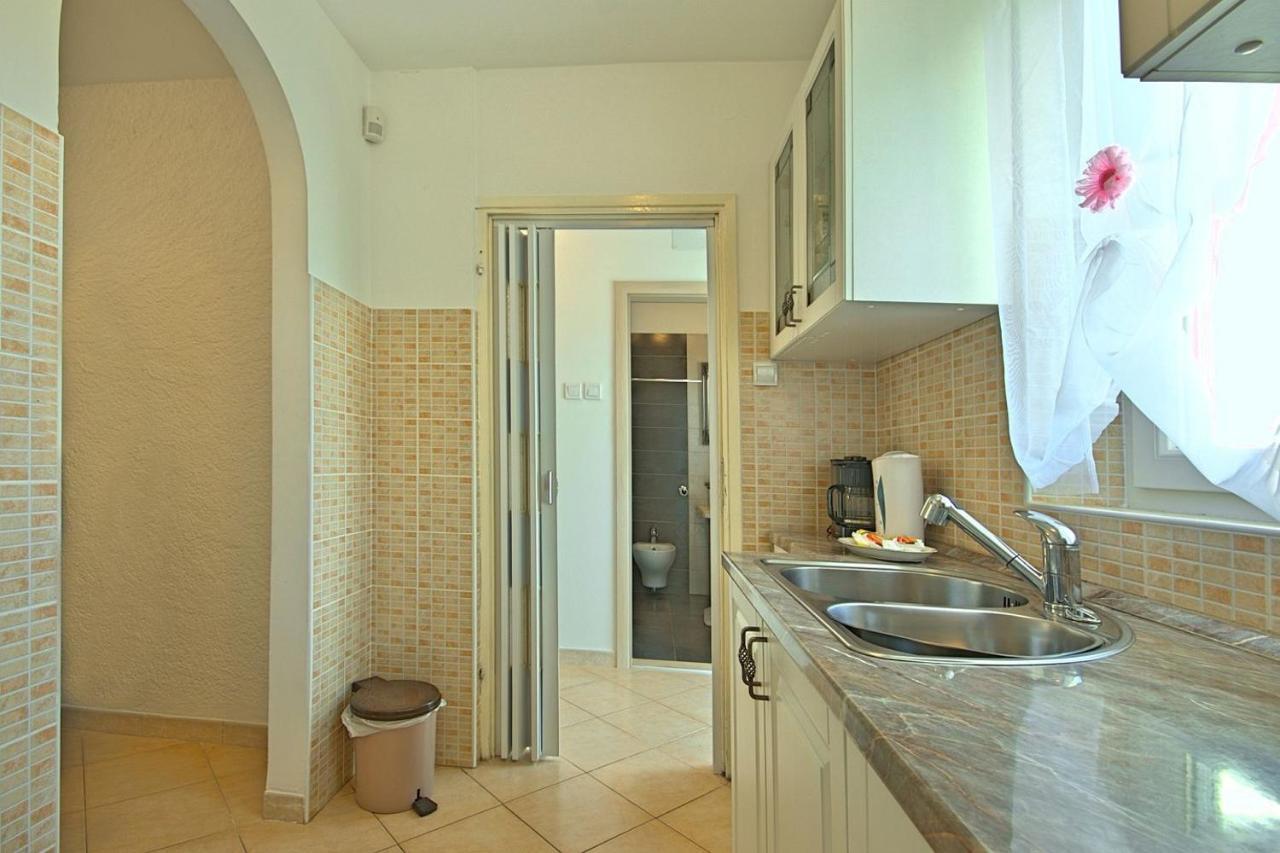 Charming Beachfront Holiday Home In Πόρετς Εξωτερικό φωτογραφία